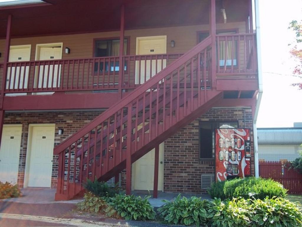 Naugatuck Motor Lodge Εξωτερικό φωτογραφία